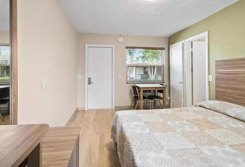 Tamiami Motel