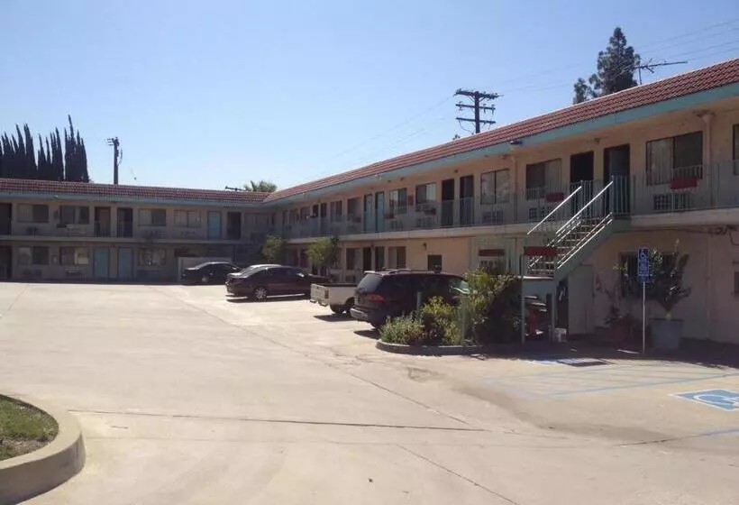 All 8 Motel