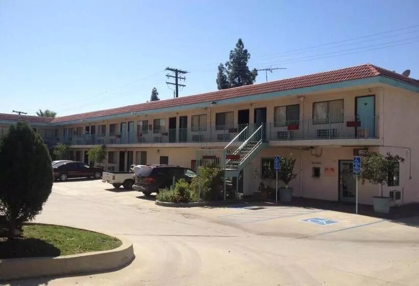 All 8 Motel
