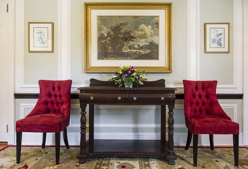 مبيت وإفطار Anne's White Columns Inn