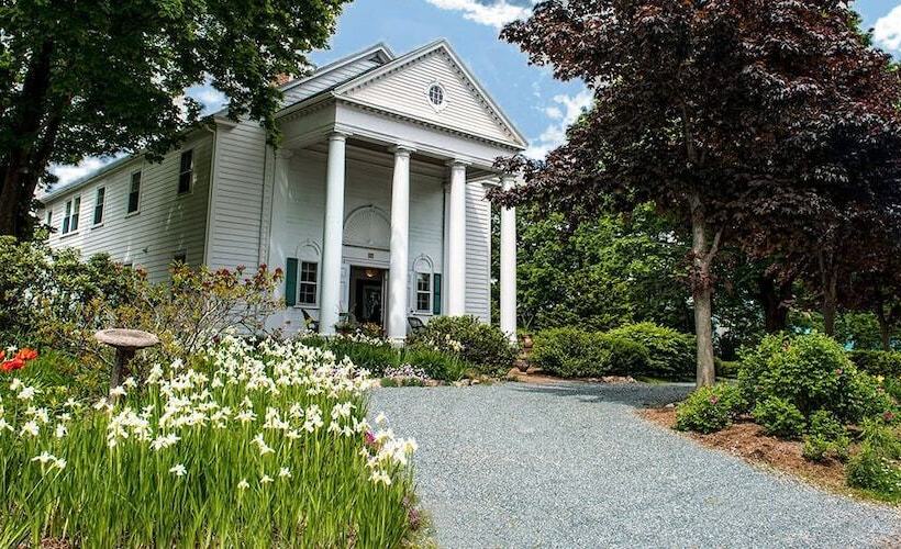 مبيت وإفطار Anne's White Columns Inn