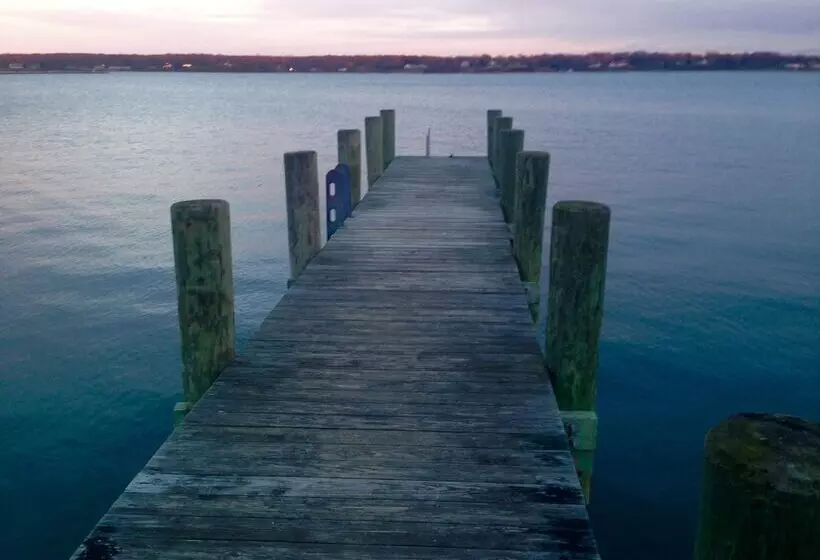 ベッドアンドブレックファースト The Stirling House Waterfront Inn Greenport