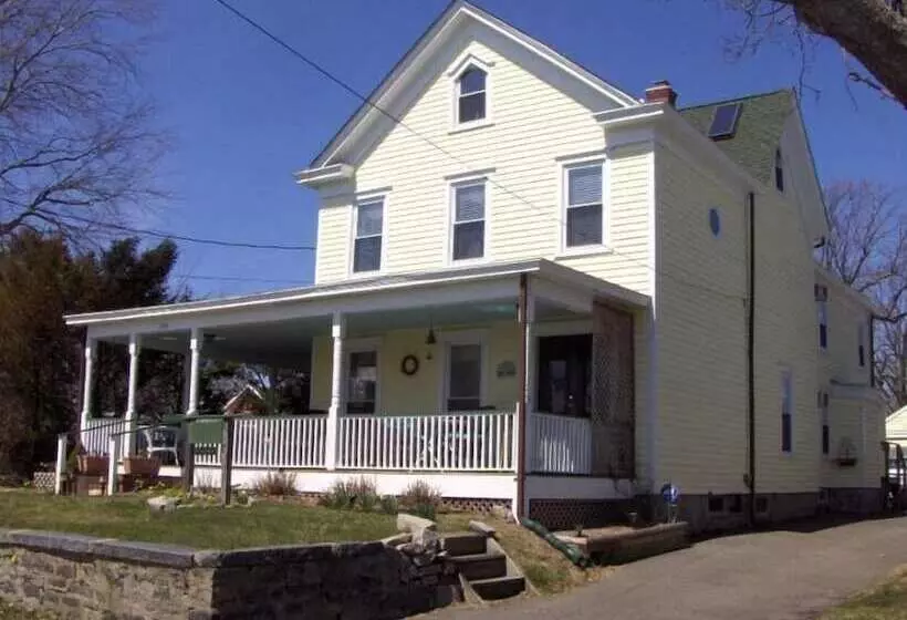 ベッドアンドブレックファースト The Stirling House Waterfront Inn Greenport
