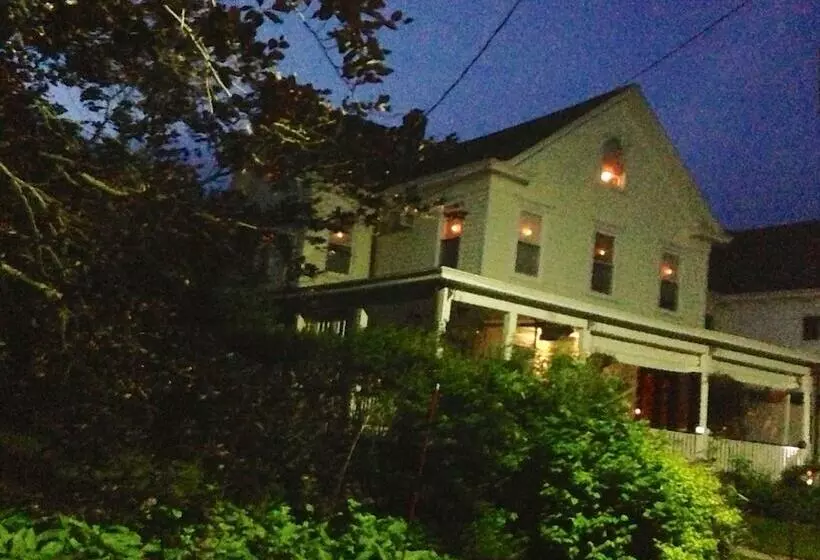 ベッドアンドブレックファースト The Stirling House Waterfront Inn Greenport