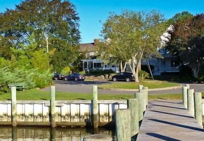 ベッドアンドブレックファースト The Stirling House Waterfront Inn Greenport