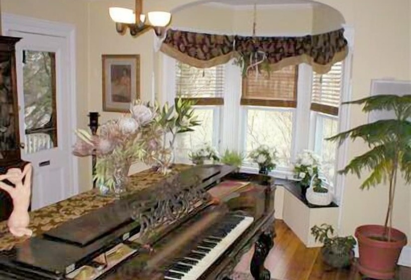 צימר The Stirling House Waterfront Inn Greenport