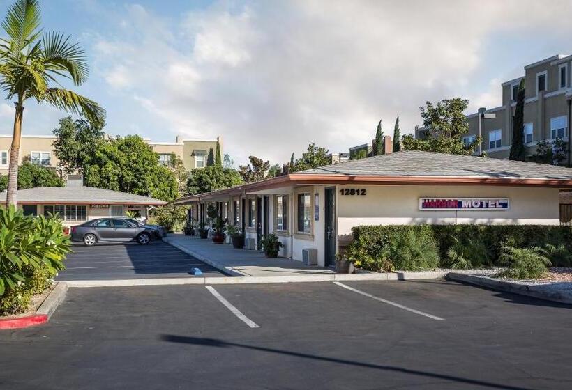 Harbor Motel