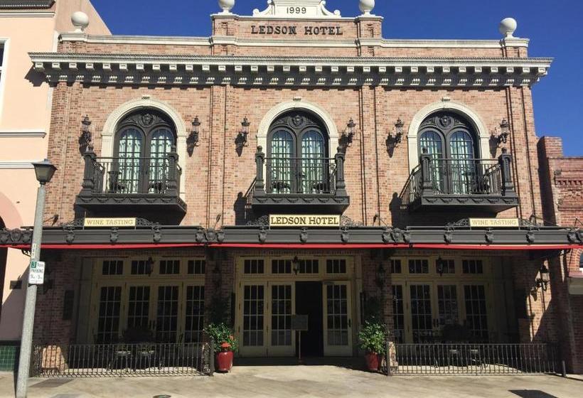 Ledson Hotel & Zina Lounge