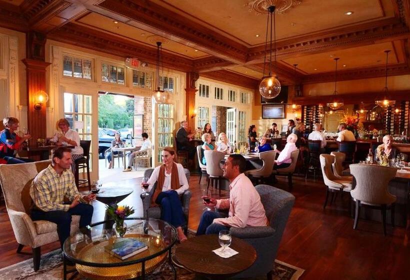 Ledson Hotel & Zina Lounge