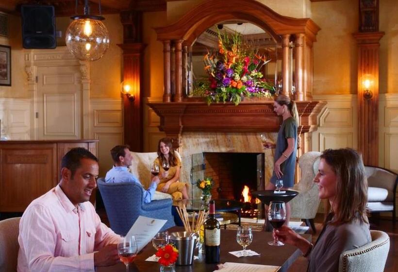 Ledson Hotel & Zina Lounge