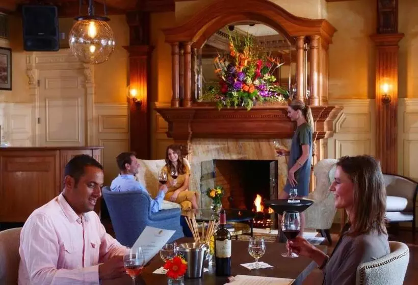Ledson Hotel & Zina Lounge