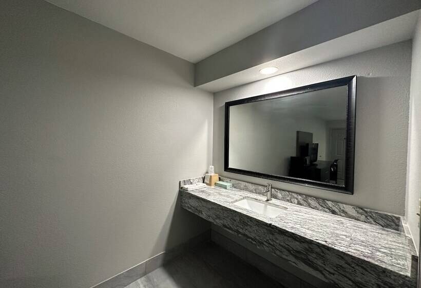 汽车旅馆  Budget Inn Muskogee