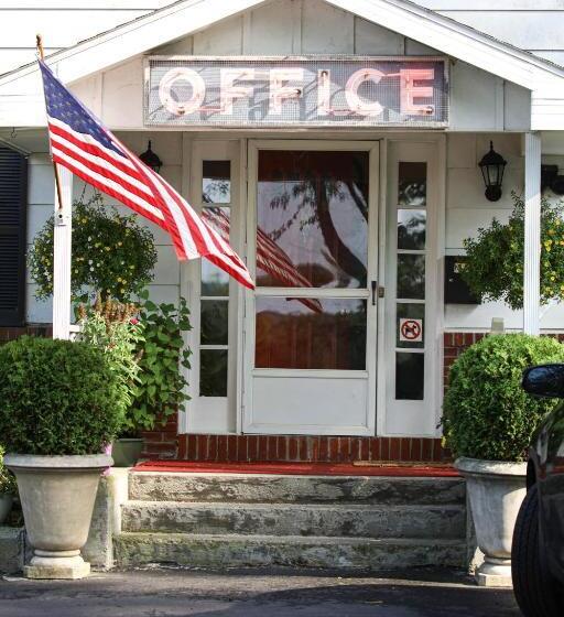 מוטל Chatham Travel Lodge