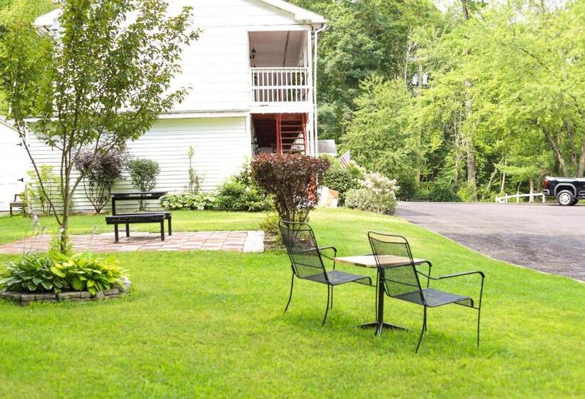 מוטל Chatham Travel Lodge