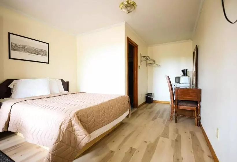 モーテル Chatham Travel Lodge