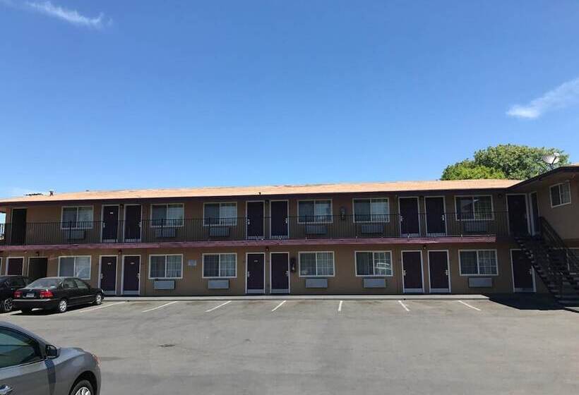 モーテル Economy Inn