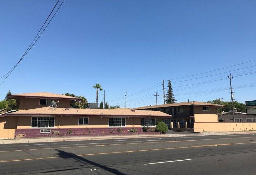 モーテル Economy Inn