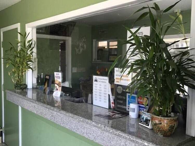 モーテル Economy Inn