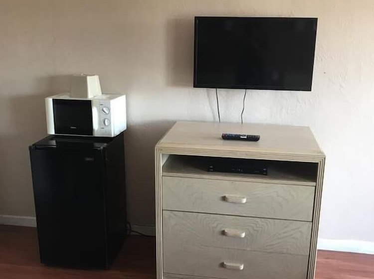 モーテル Economy Inn