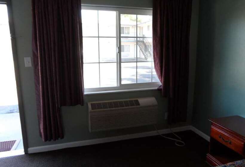 モーテル Economy Inn