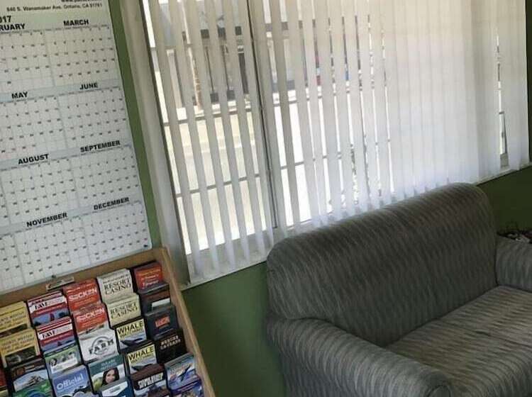 モーテル Economy Inn