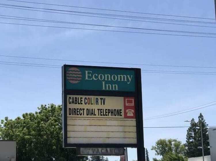 モーテル Economy Inn