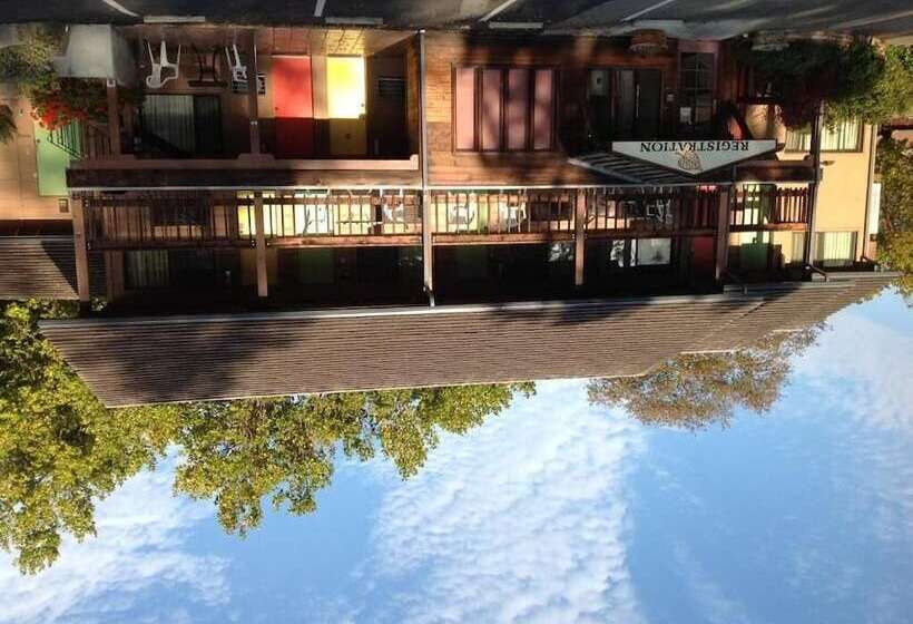 Мотель Humboldt Redwoods Inn