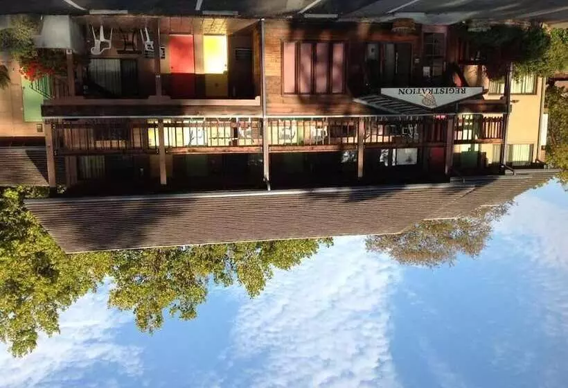 モーテル Humboldt Redwoods Inn