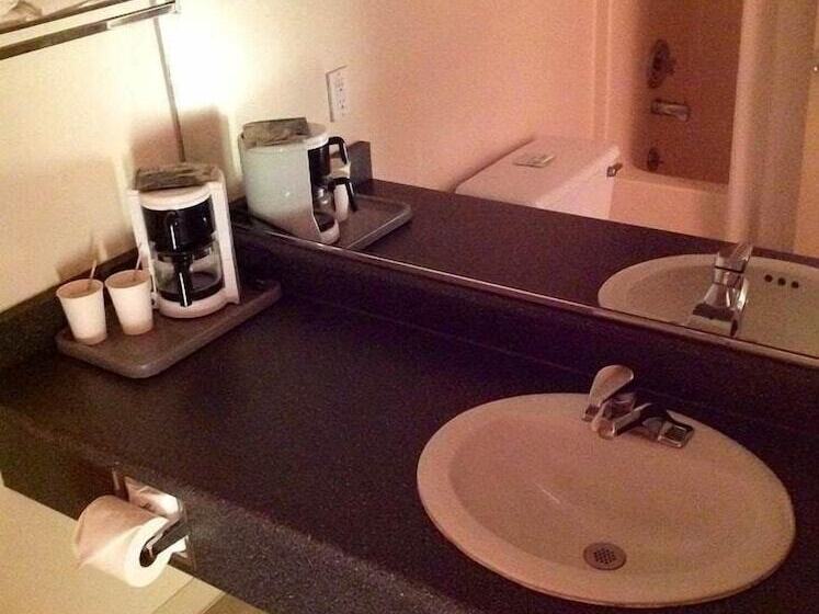 Мотель Humboldt Redwoods Inn