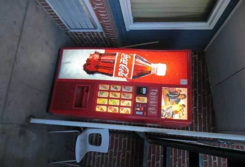 مُتل Mid Town Western Inn