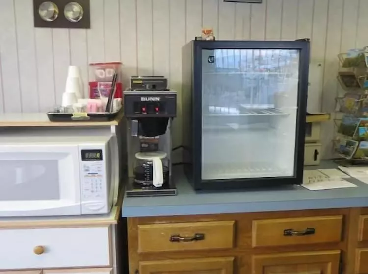 مُتل Mid Town Western Inn