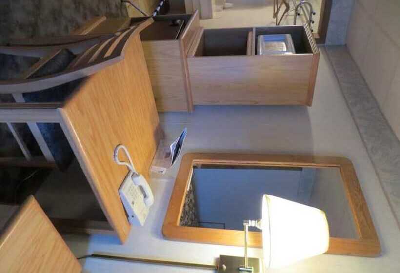 فندق على الطريق Mid Town Western Inn