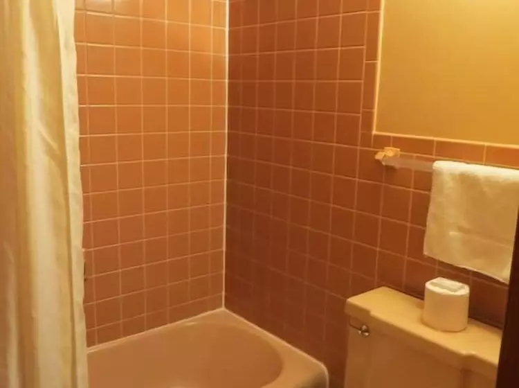 مُتل Mid Town Western Inn