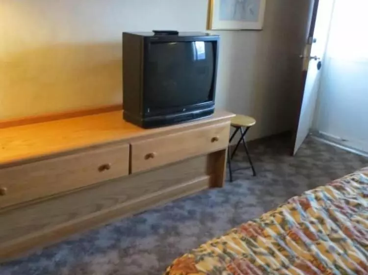 مُتل Mid Town Western Inn