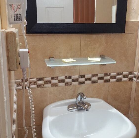 فندق على الطريق Palms Inn