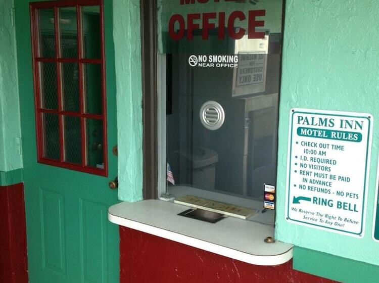فندق على الطريق Palms Inn