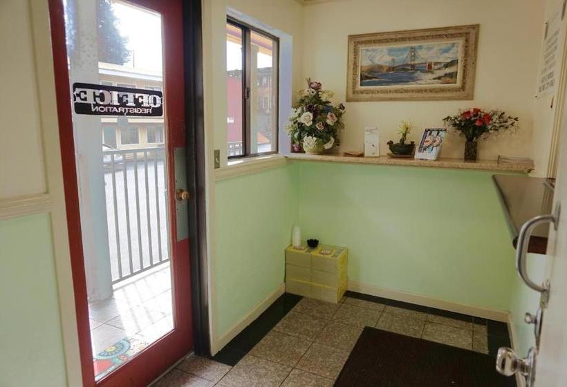 فندق على الطريق Piedmont Place