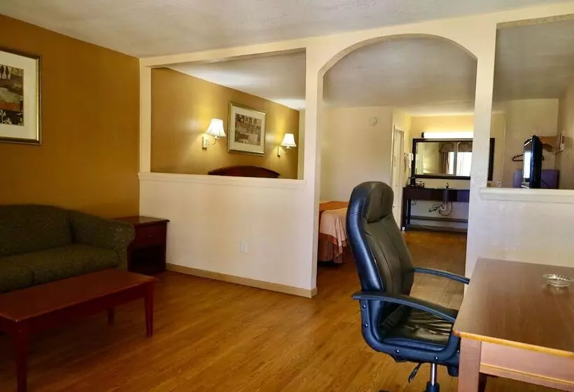 モーテル Regency Inn & Suites