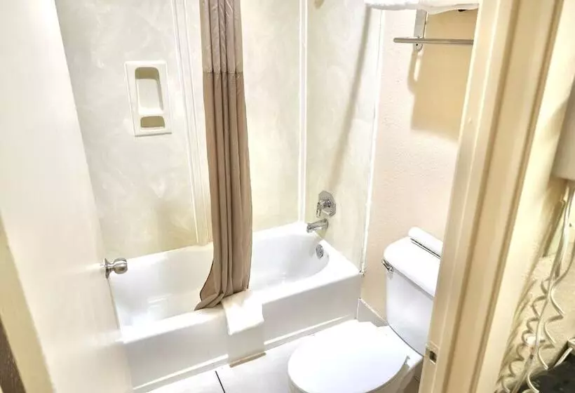 モーテル Regency Inn & Suites