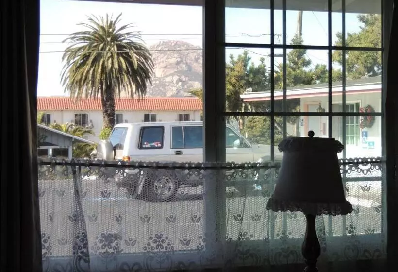 モーテル Sundown Inn Of Morro Bay