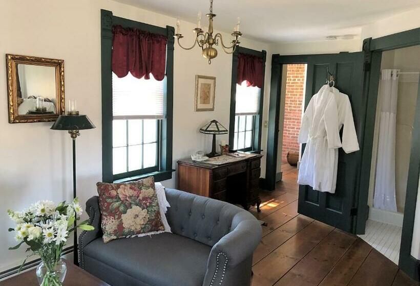 Riverwind Inn Bed And Breakfast