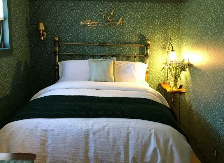 Riverwind Inn Bed And Breakfast