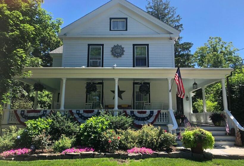 Riverwind Inn Bed And Breakfast