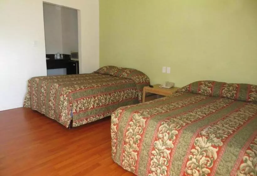 The Oaks Motel