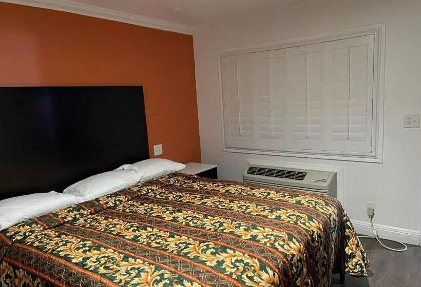 The Oaks Motel