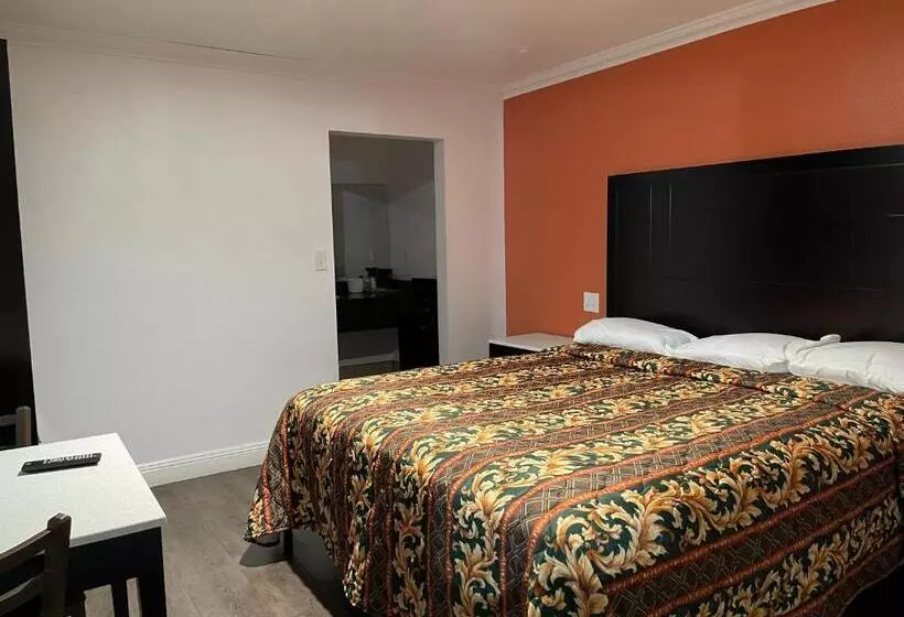 The Oaks Motel