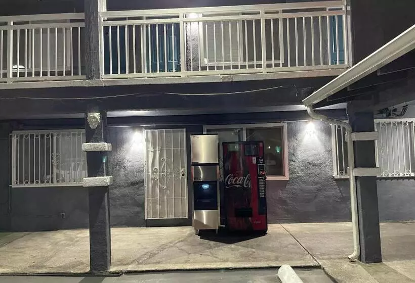 The Oaks Motel