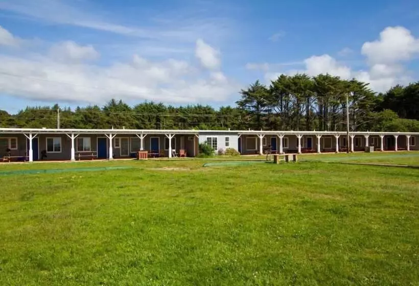 Tillicum Beach Motel   Formerly Deane S Oceanfront Lodge