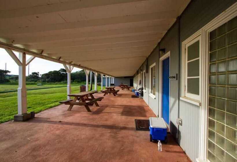 Tillicum Beach Motel   Formerly Deane S Oceanfront Lodge