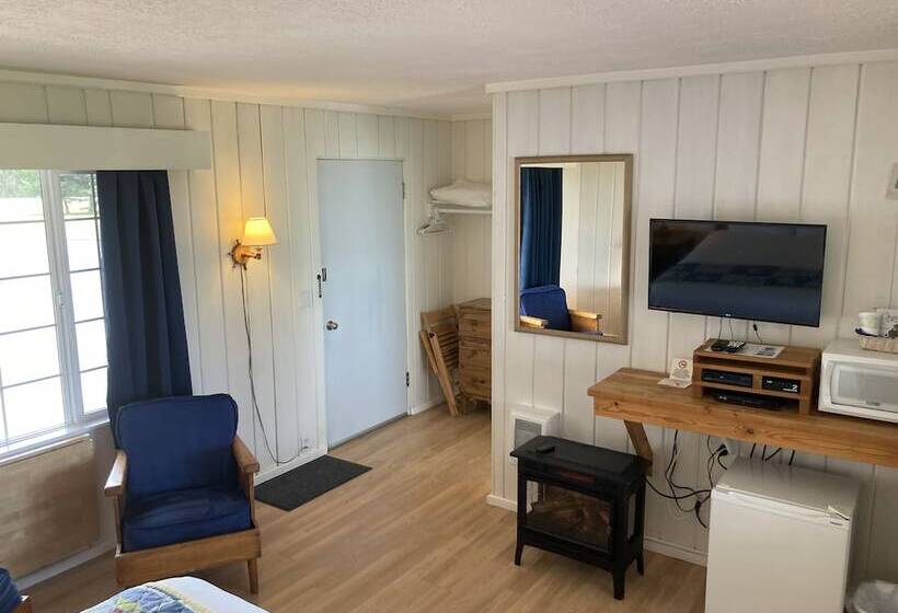 Tillicum Beach Motel   Formerly Deane S Oceanfront Lodge